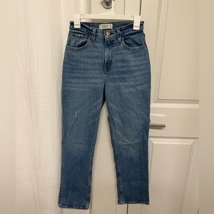 Abercrombie Ultra High Rise “The 90s Straight” Jean - CURVE LOVE